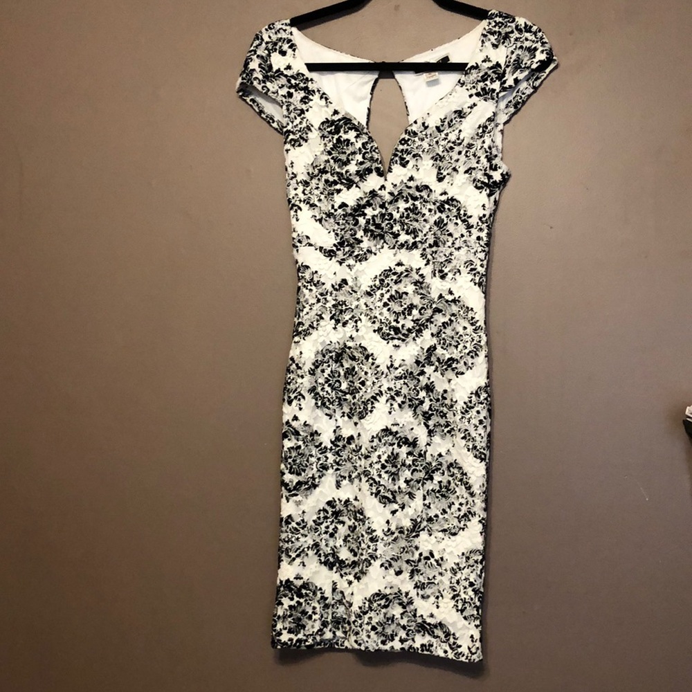 Nikibiki Bodycon Short Sleeved Dress